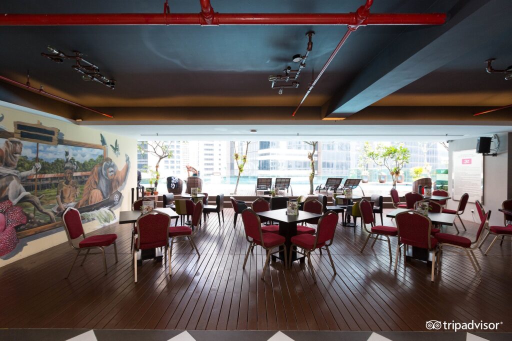 poolside-bar--v18085838