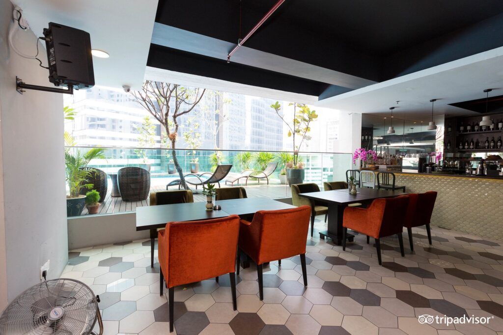 poolside-bar--v18085900